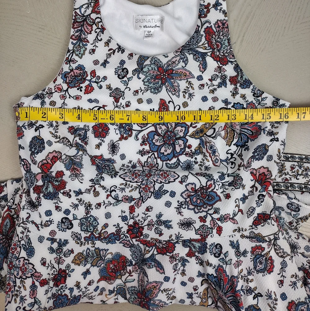 Beautiful handkerchief dress - Picture 10 of 15